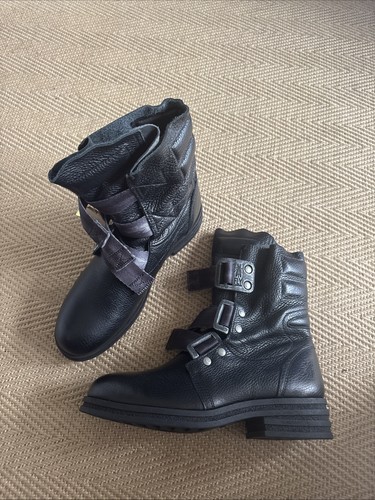 Bnwt boots from fly size - boots,